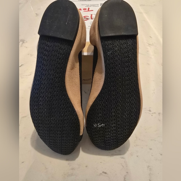 Michael Kors Black and Tan Ballet Flats Women's Shoes - NIB - Picture 4 of 6
